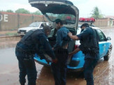 Homem corta pedaço da crista de galo de estimação e come cru em Três Lagoas