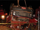 Motorista morre preso às ferragens depois de perder o controle de caminhão em rotatória