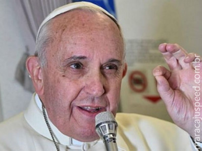 Católicos não devem se reproduzir "como coelhos", aconselha o papa