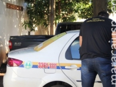 Para escapar de assalto, taxista salta do porta-malas com veículo em movimento