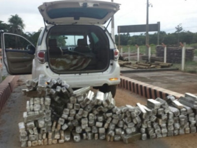 Polícia apreende 440 kg de maconha e condutor que fugiu da fiscalização