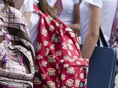 Peso de mochilas preocupa pais de estudantes e ortopedistas