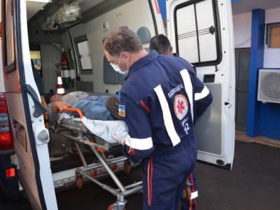 Pedreiro leva tiro na cabeça em frente canteiro de obra