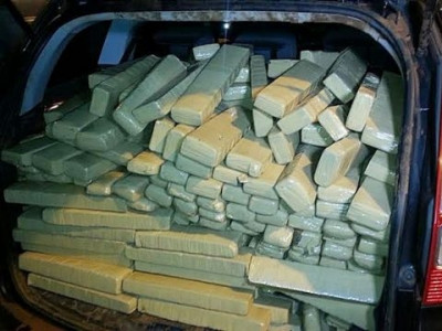 Polícia prende quadrilha com 700 quilos de maconha, munições e 5 veículos