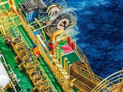 Cinco morrem em explosão em navio a serviço da Petrobras