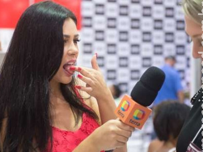  "Gosto de transar fumando", diz Miss Bumbum evangélica