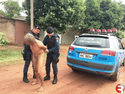 Homem pelado é preso caminhando “tranquilamente” por bairro