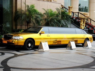 Limousine banhada a ouro tem aluguel de R$ 1.000 por hora