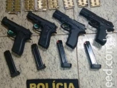 DOF prende mato-grossense é presa com quatro pistolas