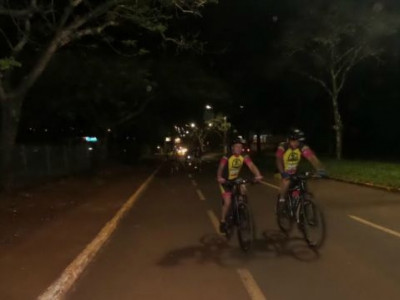 Pedaleiros são atacados e roubados na 156 mal iluminada