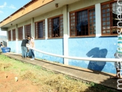 Alunos criam sistema de captação de água para irrigar horta orgânica