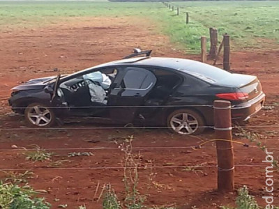 Após fuga, DOF recupera carro que foi furtado em Ribeirão Preto/SP