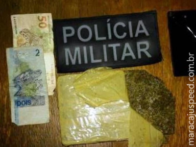 Traficante é preso ao tentar se desfazer de tablete de maconha