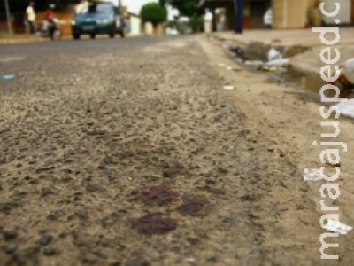 Jovem é morto com três tiros na frente de casa na Capital