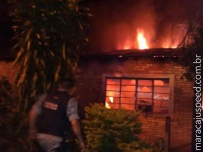 Moradora fica trancada em casa durante incêndio e é salva por PM