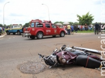 Criança atingida por caminhonete continua internada em hospital