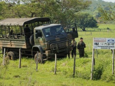 Exército encerra operação e deixa área de conflito entre índios e fazendeiros