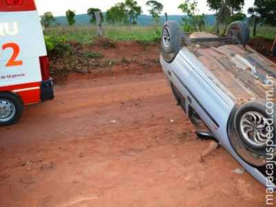 Passageira morre em capotamento quando voltava da fazenda com a família