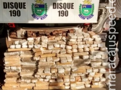 PM encontra carro abandonado com mais de 200 tabletes de maconha