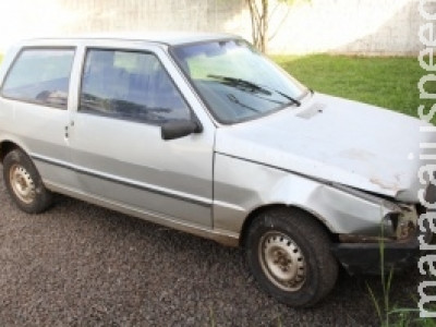 Falsos policiais invadem casa, roubam carro e um acaba preso