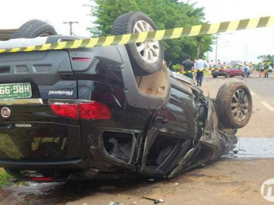 Motorista some após invadir pista e provocar capotamento de veículo em teste