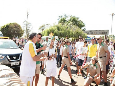 Sesi de Maracaju divulga serviços na passagem da Tocha Olímpica pela cidade