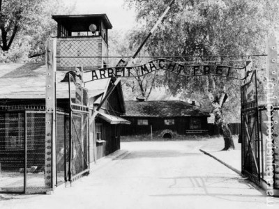  Auschwitz diz não a Pokémon Go