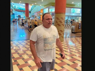  Pazuello entra sem máscara em shopping de Manaus e é advertido 