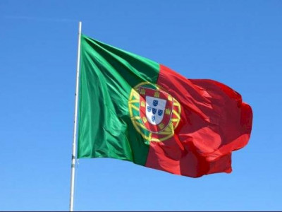 Portugal volta a exigir máscaras após anúncio de variante da Covid-19 