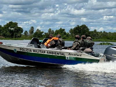 Turistas são resgatados próximos aos incêndios no Pantanal, em Corumbá