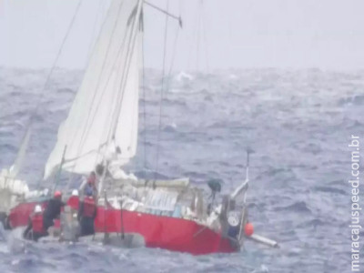 Capitão morre em barco e mãe e menina de 7 anos precisam ser resgatadas no mar