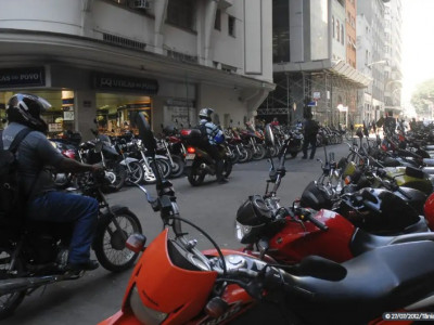 Mais da metade dos proprietários de motocicleta não tem habilitação