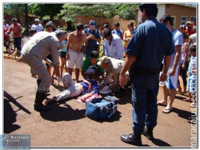 Motociclista atropela pedestre na Biquinha