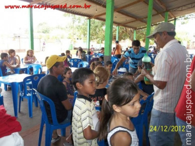 Almoço de Natal para as crianças da Vila Adrien 24/12/2011 