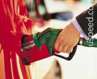 Governo anuncia alta da gasolina e do imposto sobre crédito