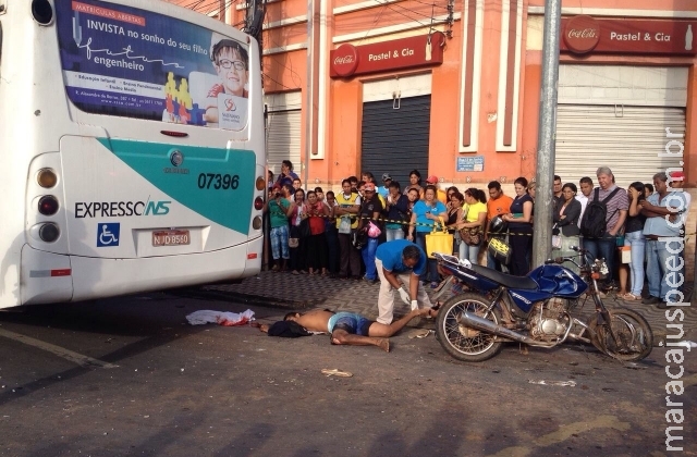 Em fuga rapaz embriagado morre ao bater motocicleta em ônibus 