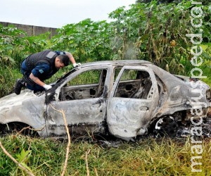 Ladrões roubam veículo após atirar em capataz; carro foi incendiado