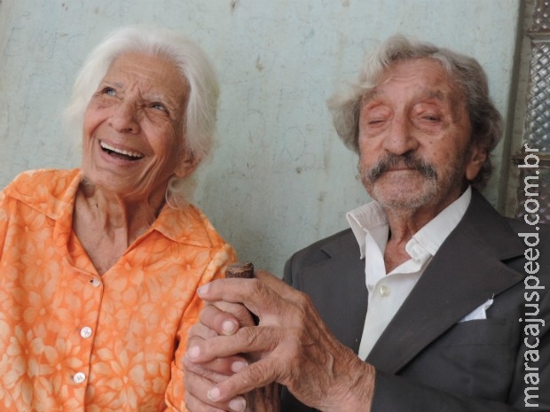 "Noites são agitadas", diz idosa de 90 anos sobre lua de mel após casório