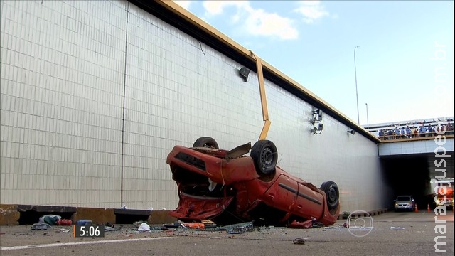 Casal foge de acidente de carro e do cerco da polícia no hospital