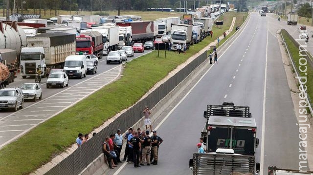 Caminhoneiros seguem com bloqueios em 7 Estados, diz PRF