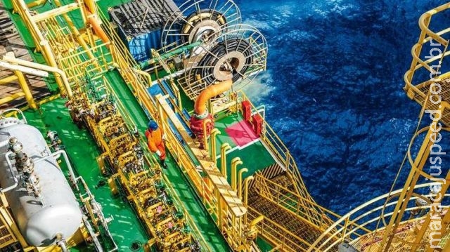 Cinco morrem em explosão em navio a serviço da Petrobras