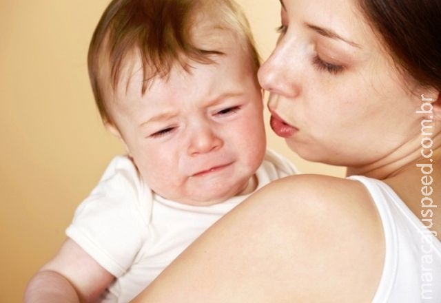 Criança que segura o cocô fica irritada e menos disposta, alerta pediatra