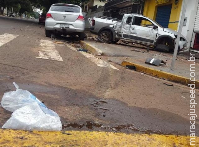 Após furar sinal, motoristas se envolvem em acidente na área central