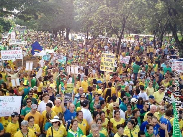 Manifestantes fazem protesto contra a corrupção em Mato Grosso do Sul