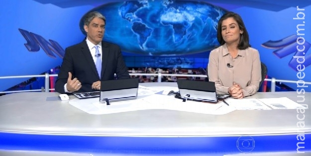 Em obras, Jornal Nacional vai ao ar com cenário falso e irrita jornalistas