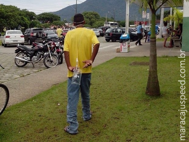 Paciente isolado dentro de hospital é flagrado fugindo com soro pendurado