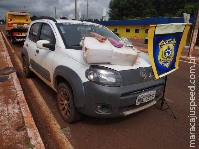 Traficantes fogem a pé e abandonam carro com 200 quilos de maconha