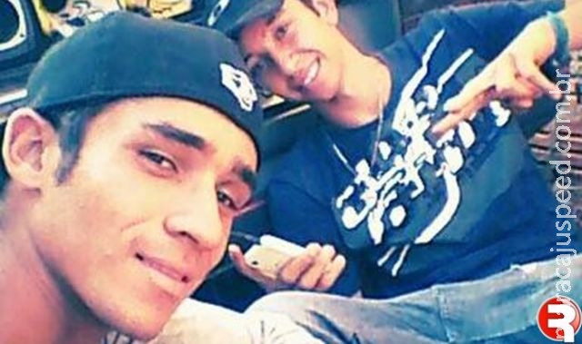 Jovem apontado como suspeito da morte de primos se apresenta e volta para casa