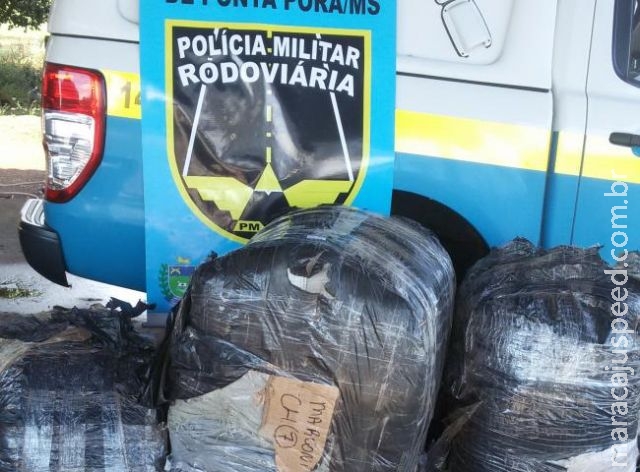 Polícia apreende roupas contrabandeadas em ônibus de viagem 