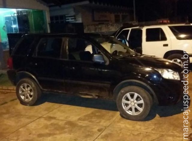 Motorista abandona carro e carga de maconha após furar barreira em rodovia